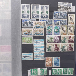 Lot de timbres de France 1963-1979 neufs et oblitérés en un album.