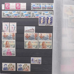 Lot de timbres de France 1963-1979 neufs et oblitérés en un album.