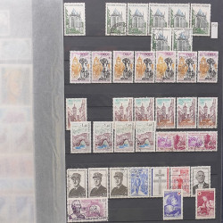 Lot de timbres de France 1963-1979 neufs et oblitérés en un album.