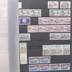 Lot de timbres de France 1963-1979 neufs et oblitérés en un album.