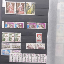 Lot de timbres de France 1963-1979 neufs et oblitérés en un album.