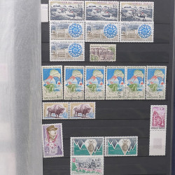 Lot de timbres de France 1963-1979 neufs et oblitérés en un album.