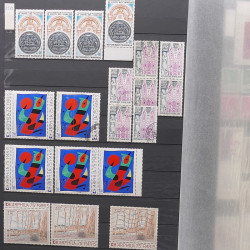 Lot de timbres de France 1963-1979 neufs et oblitérés en un album.