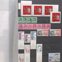 Lot de timbres de France 1963-1979 neufs et oblitérés en un album.