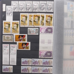 Lot de timbres de France 1963-1979 neufs et oblitérés en un album.