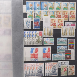 Lot de timbres de France 1963-1979 neufs et oblitérés en un album.