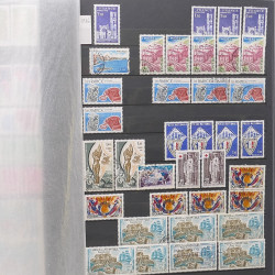 Lot de timbres de France 1963-1979 neufs et oblitérés en un album.