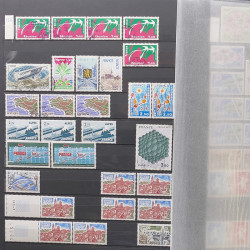 Lot de timbres de France 1963-1979 neufs et oblitérés en un album.