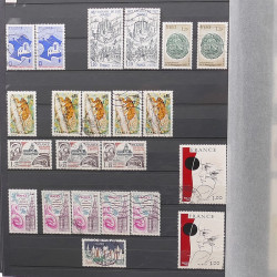 Lot de timbres de France 1963-1979 neufs et oblitérés en un album.