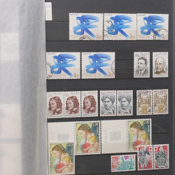 Lot de timbres de France 1963-1979 neufs et oblitérés en un album.