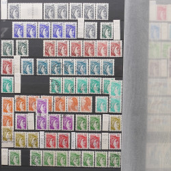 Lot de timbres de France 1963-1979 neufs et oblitérés en un album.