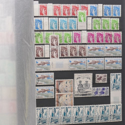 Lot de timbres de France 1963-1979 neufs et oblitérés en un album.