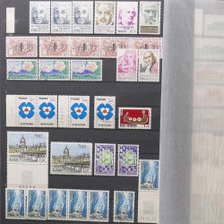 Lot de timbres de France 1963-1979 neufs et oblitérés en un album.