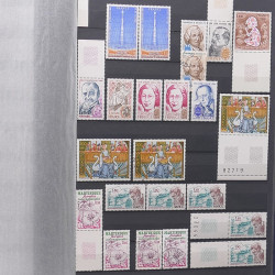 Lot de timbres de France 1963-1979 neufs et oblitérés en un album.