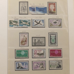Collection timbres de France 1960-1974 neufs et oblitérés en album Lindner.