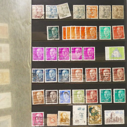 Vrac massif de timbres du monde neufs et oblitérés en un carton.