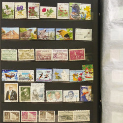 Vrac massif de timbres du monde neufs et oblitérés en un carton.