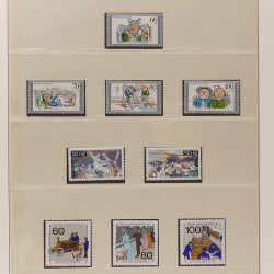 Vrac massif de timbres du monde neufs et oblitérés en un carton.