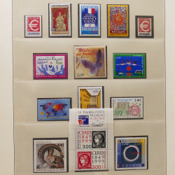 Vrac massif de timbres du monde neufs et oblitérés en un carton.