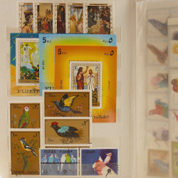 Vrac massif de timbres du monde neufs et oblitérés en un carton.