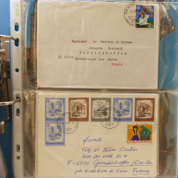 Vrac massif de timbres du monde neufs et oblitérés en un carton.