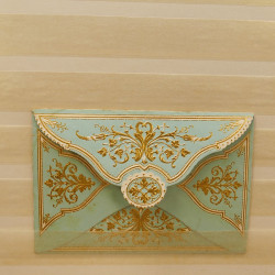 Vrac massif de timbres du monde neufs et oblitérés en un carton.