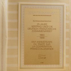 Vrac massif de timbres du monde neufs et oblitérés en un carton.