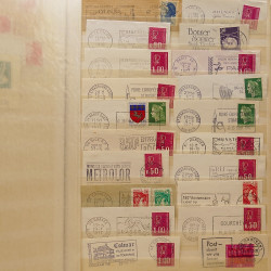 Vrac massif de timbres du monde neufs et oblitérés en un carton.