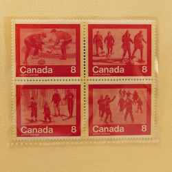 Vrac massif de timbres du monde neufs et oblitérés en un carton.