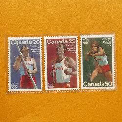 Vrac massif de timbres du monde neufs et oblitérés en un carton.