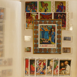 Vrac massif de timbres du monde neufs et oblitérés en un carton.