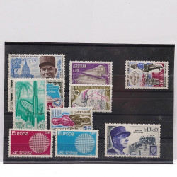 Vrac massif de timbres du monde neufs et oblitérés en un carton.