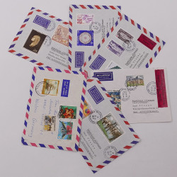 Vrac massif de timbres du monde neufs et oblitérés en un carton.