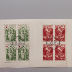 Vrac massif de timbres du monde neufs et oblitérés en un carton.