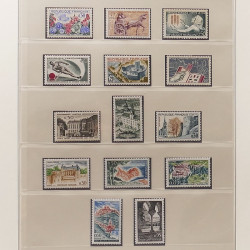 Collection timbres de France 1960-1971 neufs** en album Lindner.