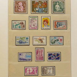 Collection timbres de France 1972-1981 neufs** en album Lindner.