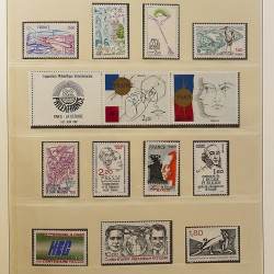 Collection timbres de France 1972-1981 neufs** en album Lindner.