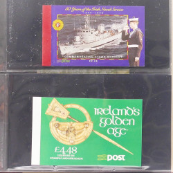 Lot de carnets de timbres modernes d'Ireland neufs** en un album.