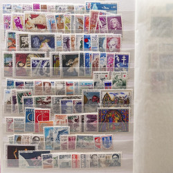 Lot de timbres de France neufs en un album.