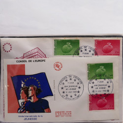 Gigantesque vrac d'histoire postale France et tous pays en un carton.