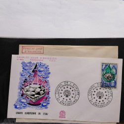 Gigantesque vrac d'histoire postale France et tous pays en un carton.