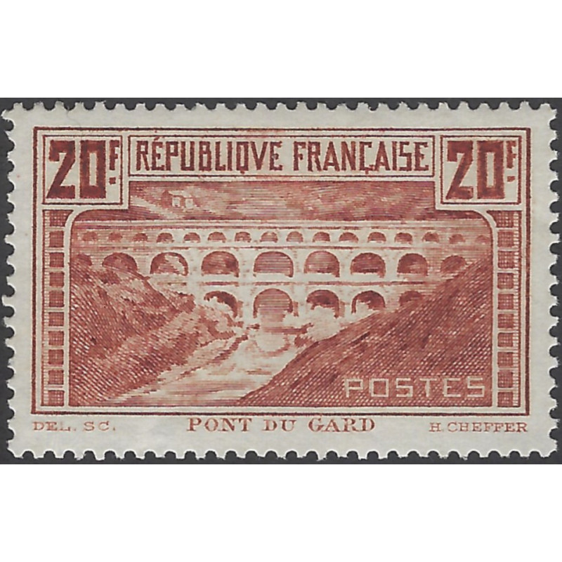 Pont du Gard timbre de France N°262A neuf*.