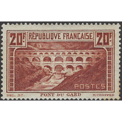 Pont du Gard timbre de France N°262c neuf*.