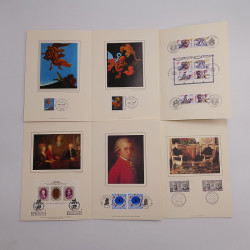 Vrac philatélique de timbres du monde neufs et oblitérés en un carton.