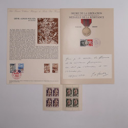 Vrac philatélique de timbres du monde neufs et oblitérés en un carton.