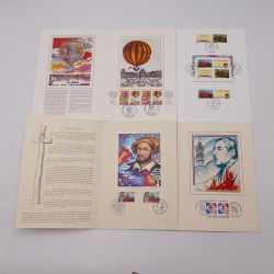 Vrac philatélique de timbres du monde neufs et oblitérés en un carton.