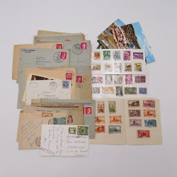 Vrac philatélique de timbres du monde neufs et oblitérés en un carton.