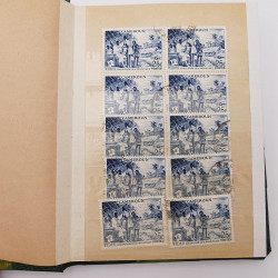 Vrac philatélique de timbres du monde neufs et oblitérés en un carton.