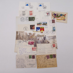 Vrac philatélique de timbres du monde neufs et oblitérés en un carton.