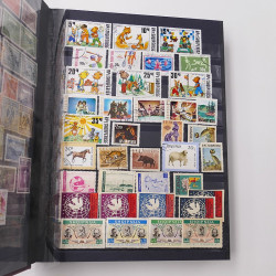 Lot de timbres d'Europe neufs et oblitérés en un album cuir.